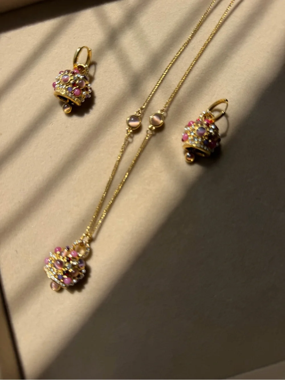 N/A delicate gold